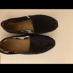 Black toms